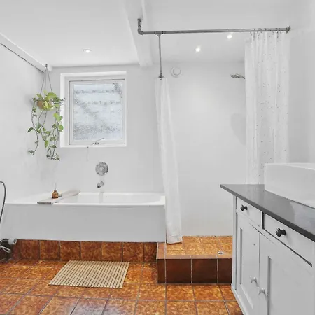 Βίλα Spacious On A Large Natural Plot *