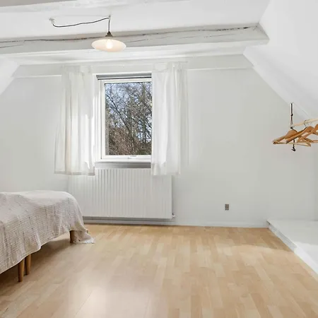 Spacious On A Large Natural Plot Villa Neksø