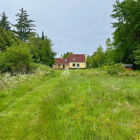 Rymligt På Stor Naturtomt Villa